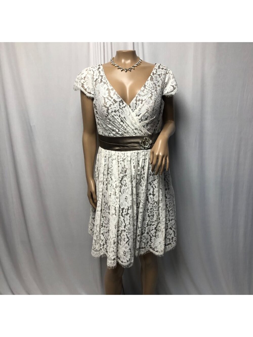 Pretty Maids Dress Womens Size 12 Ivory Lace Mocha Underlay Evening Wedding